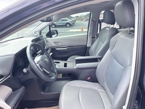 Used 2022 Toyota Sienna XLE w/ XLE Plus Package AWD/4WD image 15