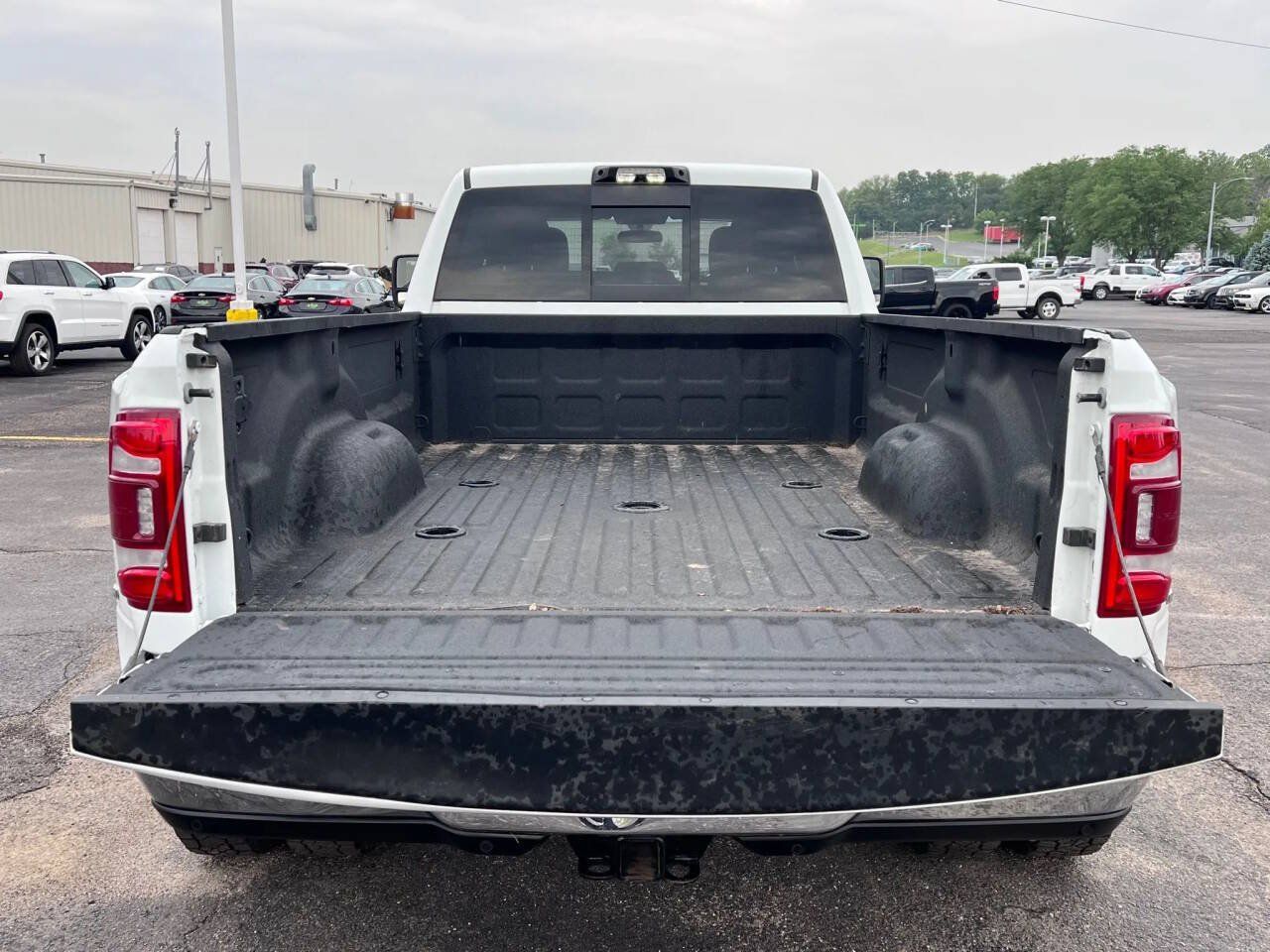 Used 2024 RAM 3500 Tradesman w/ Chrome Appearance Group AWD/4WD image 16