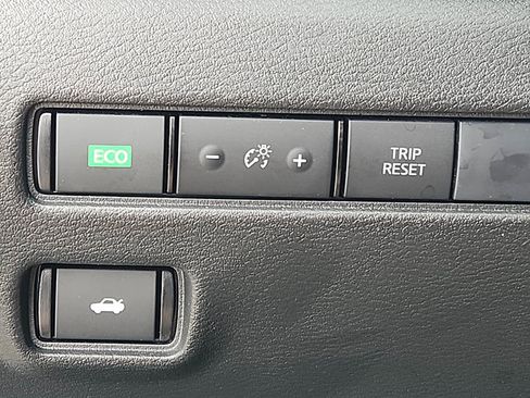 Used 2025 Nissan Sentra SV w/ All-Weather Package FWD image 22