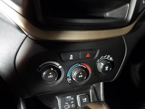 Used 2015 Jeep Cherokee Sport FWD image 15