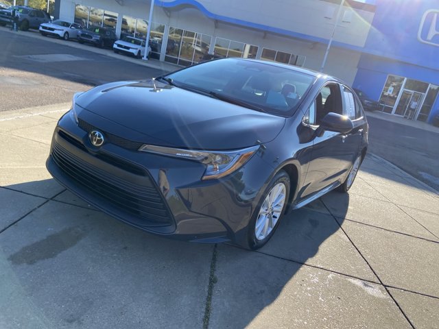 Used 2026 Toyota Corolla LE w/ LE Premium Package FWD image 4