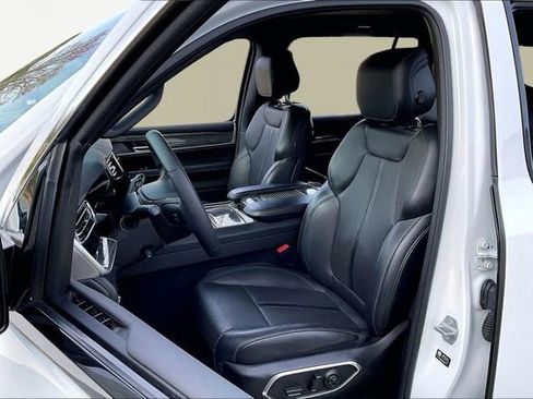 Used 2022 Jeep Wagoneer Series III w/ Premium Group I image 15