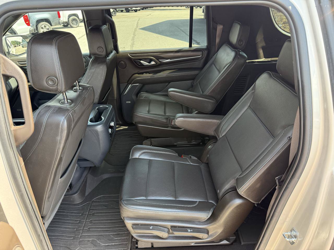 Used 2023 GMC Yukon XL Denali AWD/4WD image 15