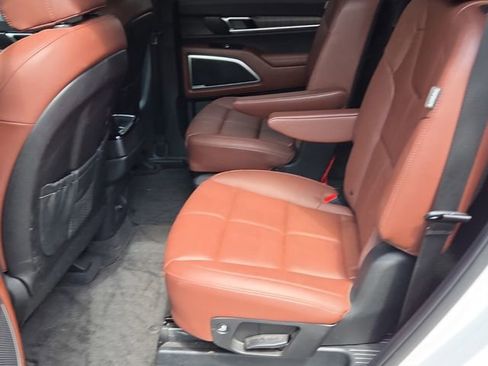 Used 2024 Kia Telluride EX w/ EX Captain's Chair Package AWD/4WD image 11