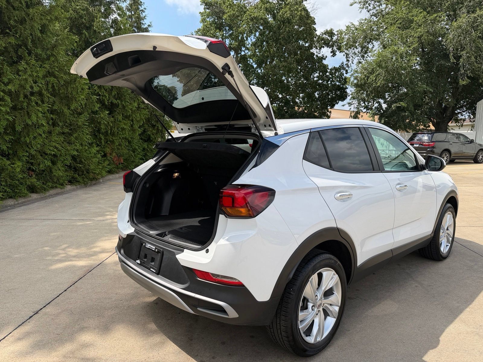 Used 2024 Buick Encore GX Preferred w/ Comfort Package AWD/4WD image 32