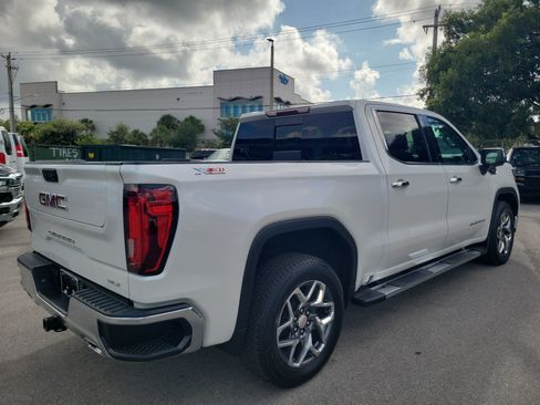 Used 2023 GMC Sierra 1500 SLT w/ SLT Premium Package AWD/4WD image 5