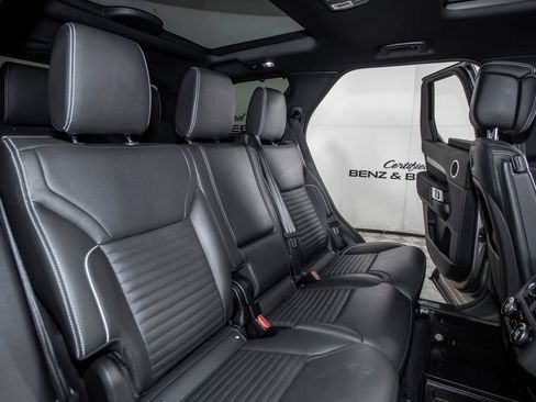 Used 2024 Land Rover Discovery Dynamic SE AWD/4WD image 19