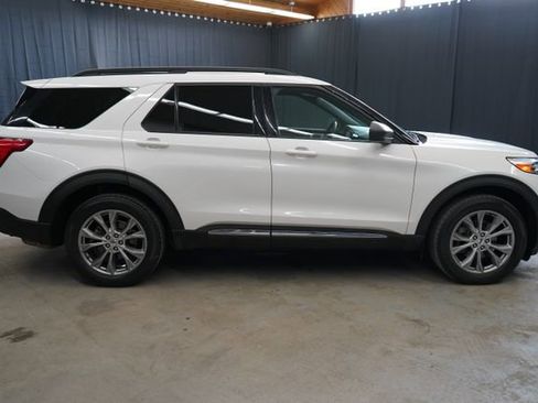 Used 2020 Ford Explorer XLT w/ Equipment Group 202A AWD/4WD image 8