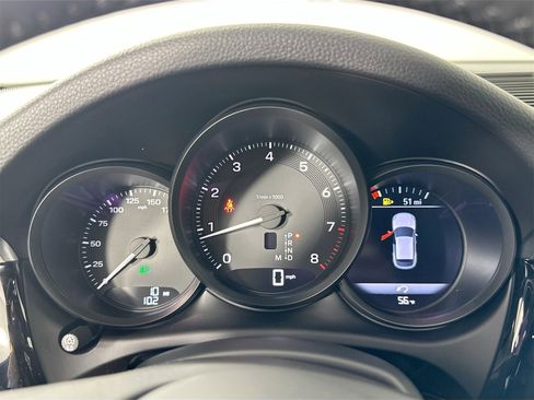 Certified 2025 Porsche Macan image 11