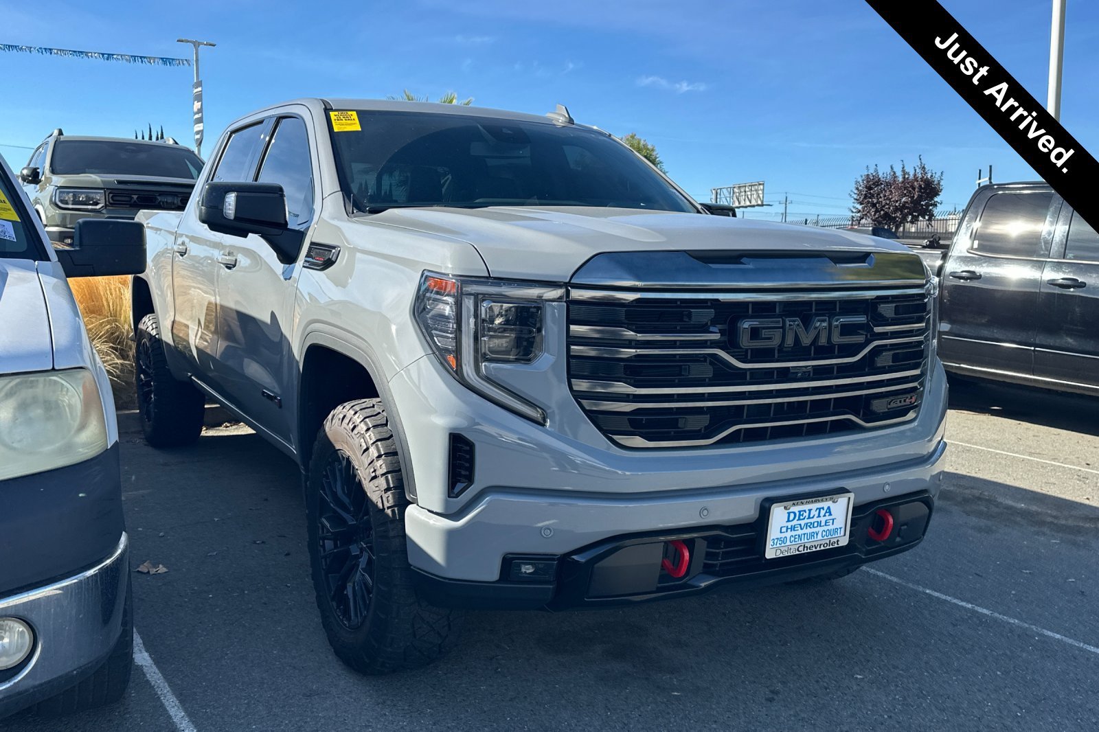 Used 2024 GMC Sierra 1500 AT4 w/ AT4 Preferred Package AWD/4WD image 1