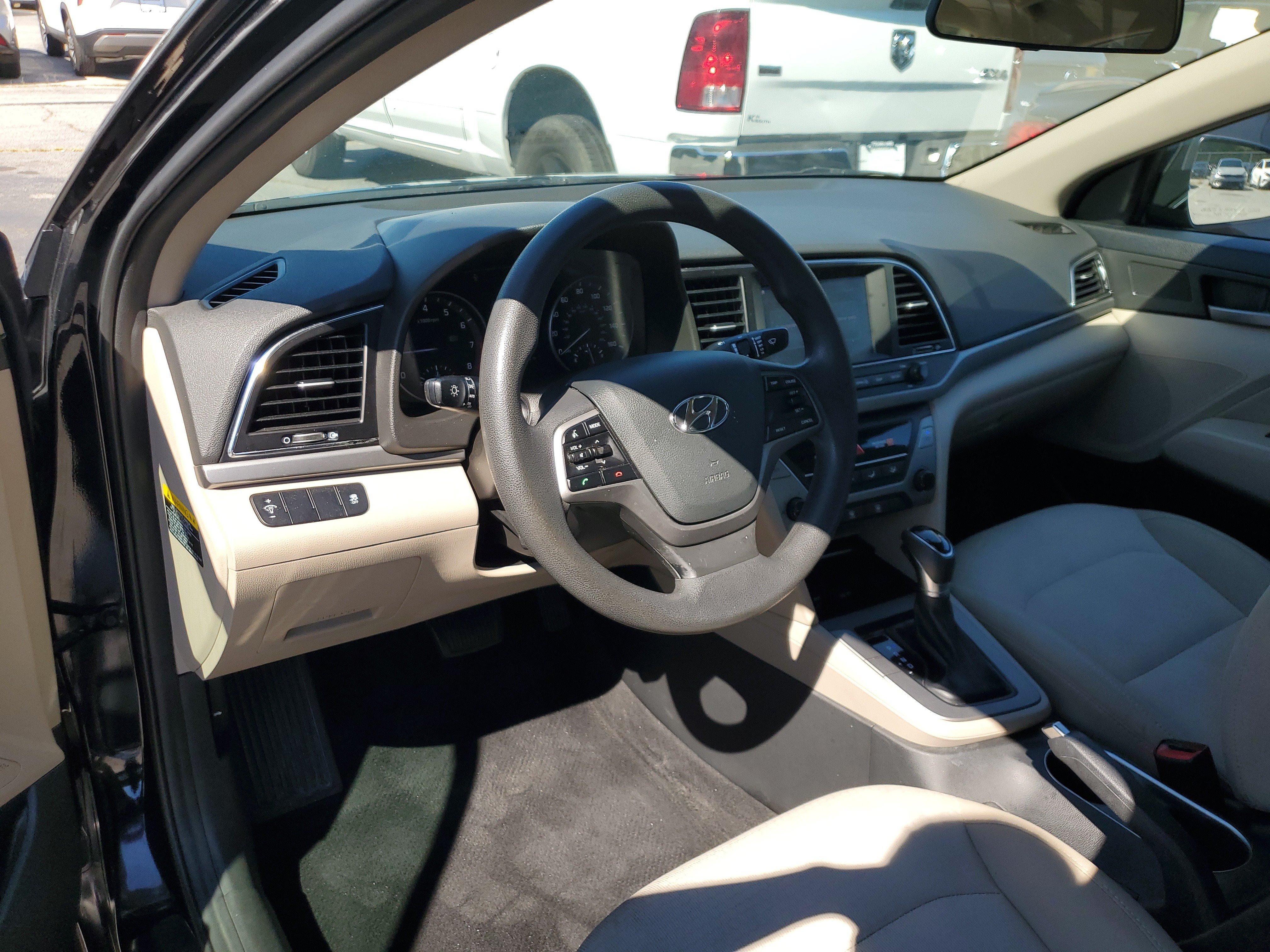 Used 2017 Hyundai Elantra SE FWD image 18