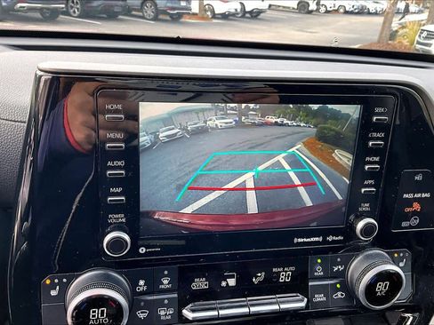 Used 2020 Toyota Highlander XLE image 26