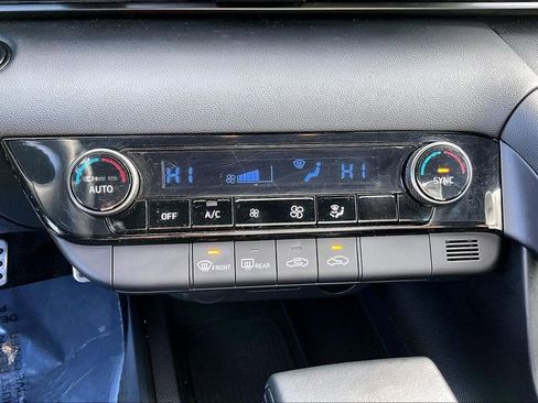Used 2025 Hyundai Elantra Sport image 31
