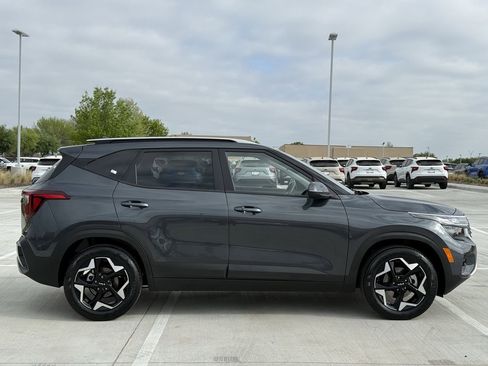 Used 2025 Kia Seltos S FWD image 3