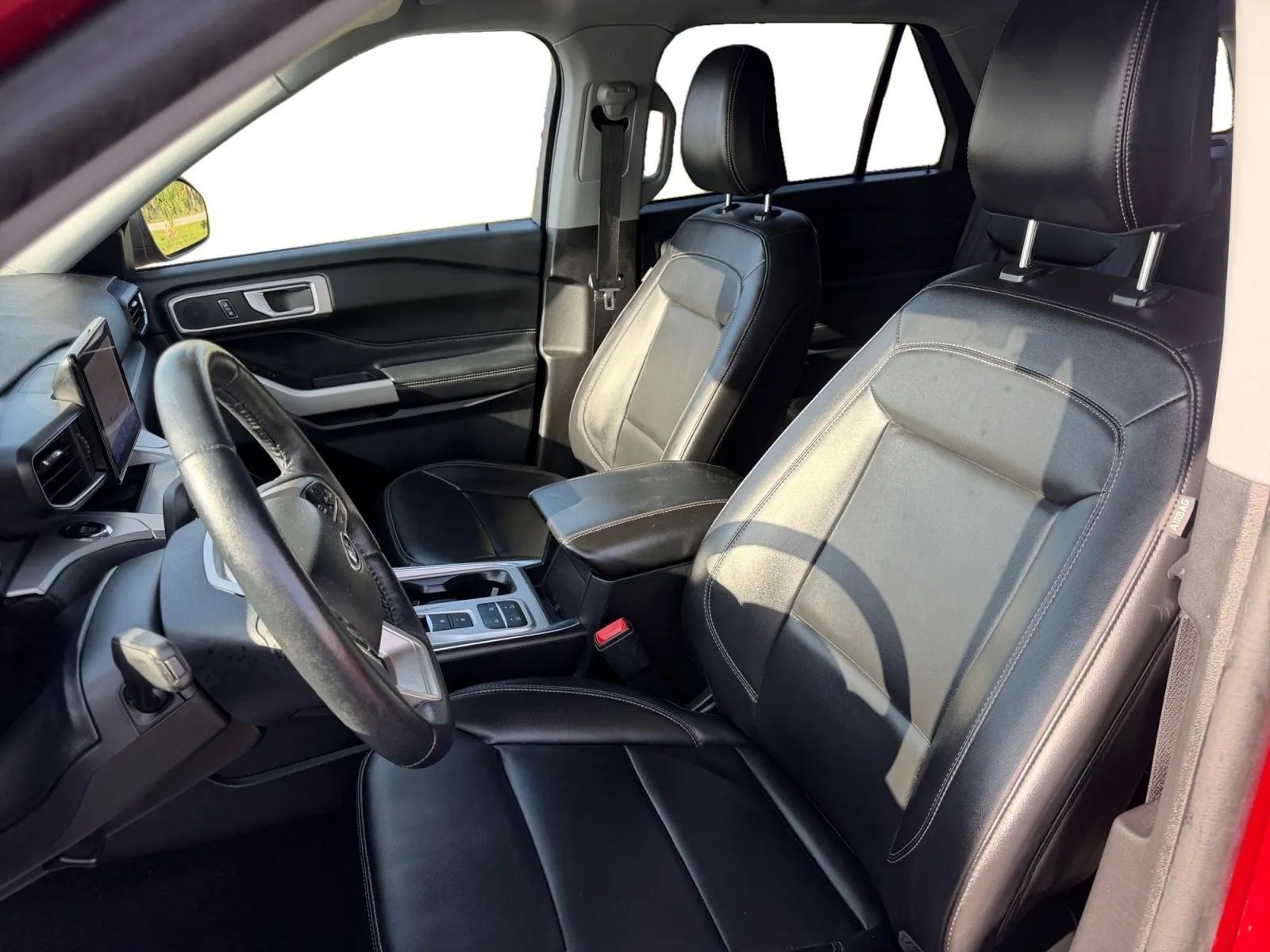 Used 2023 Ford Explorer XLT w/ Equipment Group 202A RWD image 14