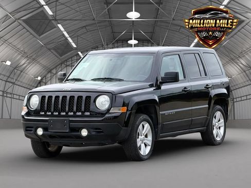 Used 2012 Jeep Patriot Latitude FWD image 6