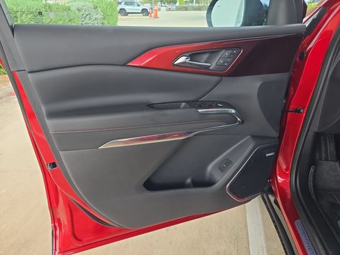 Certified 2025 Chevrolet Traverse RS w/ LPO, Floor Liner Package AWD/4WD image 9