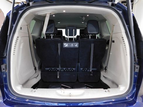 Used 2017 Chrysler Pacifica Touring-L image 78