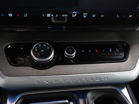 Used 2025 Ford Expedition Max Platinum AWD/4WD image 25