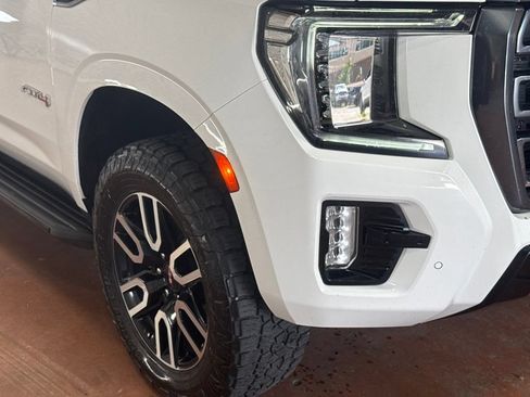 Used 2023 GMC Yukon AT4 w/ Technology Package AWD/4WD image 10