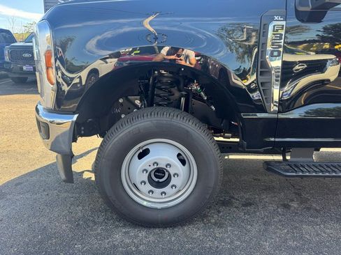 New 2026 Ford F350 XL w/ XL Chrome Package image 9