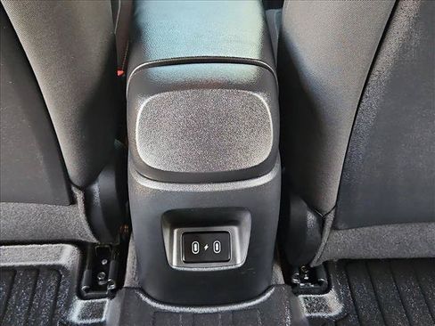 Used 2025 Hyundai Elantra Hybrid FWD image 17