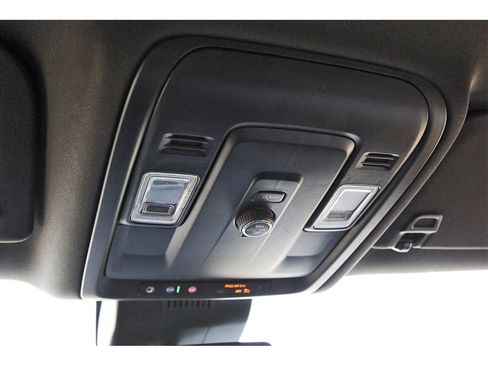 Used 2025 Chevrolet Suburban Z71 image 25