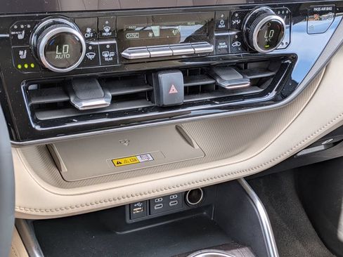 Used 2023 Toyota Highlander Limited AWD/4WD image 20