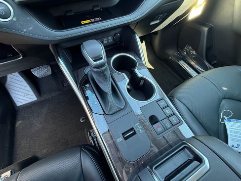 New 2026 Toyota Highlander Limited AWD/4WD image 7