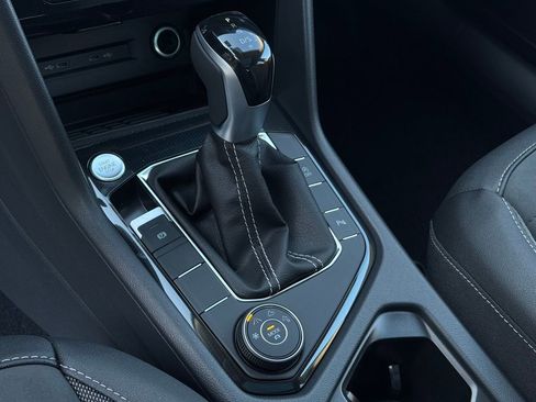 New 2025 Volkswagen Taos SE image 23