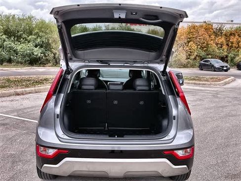 Used 2023 Kia Niro SX image 37