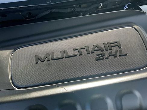 Used 2019 Jeep Cherokee Limited image 33