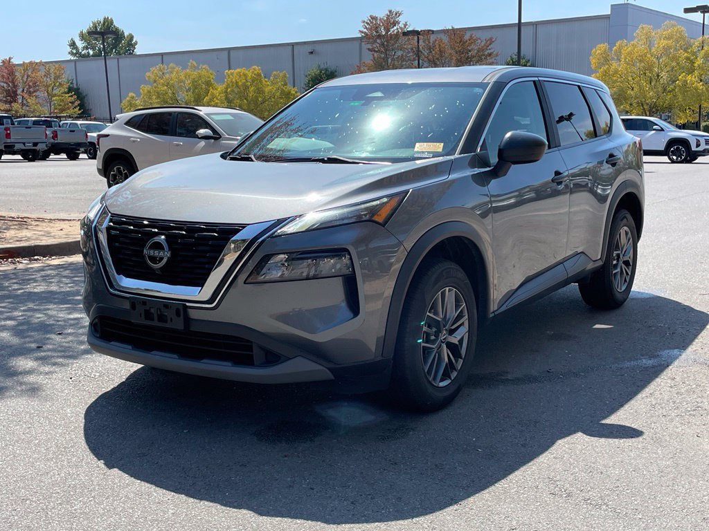 Used 2023 Nissan Rogue S FWD image 3