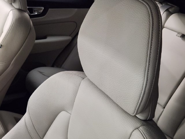 Used 2022 Volvo XC60 B5 Momentum AWD/4WD image 15