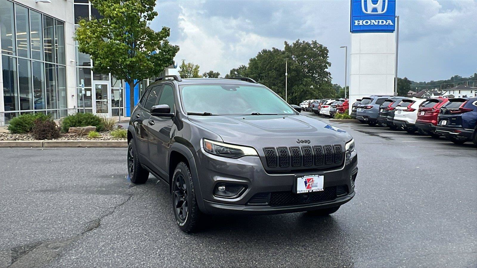 Used 2022 Jeep Cherokee Latitude w/ Sun & Sound Group AWD/4WD image 1