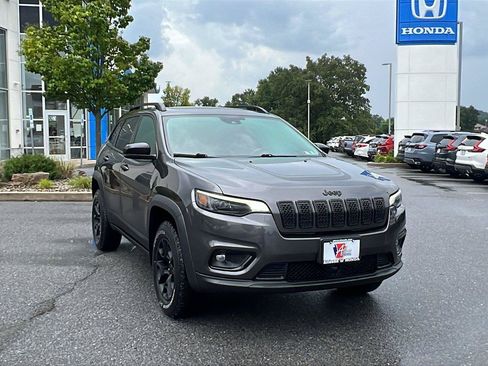 Used 2022 Jeep Cherokee Latitude w/ Sun & Sound Group AWD/4WD image 1