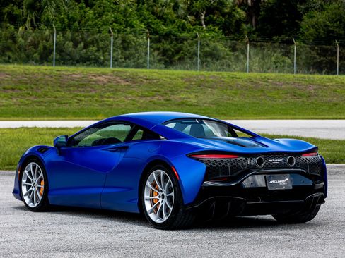 Used 2023 McLaren Artura PERFORMANCE image 45