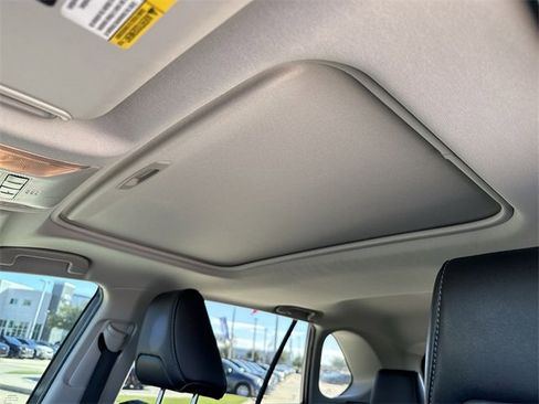 Used 2021 Toyota RAV4 XLE Premium image 21