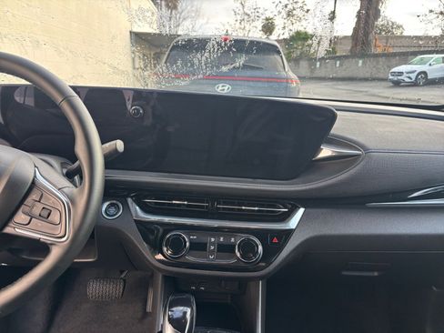 Used 2025 Buick Envista Sport Touring image 18