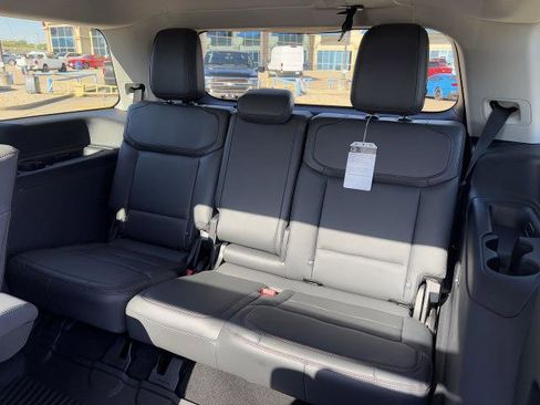 New 2025 Ford Expedition Active image 15