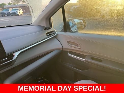 Used 2022 Toyota Sienna LE w/ LE Plus Package FWD image 28