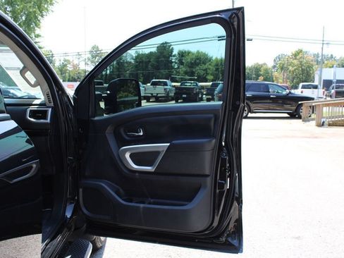 Used 2019 Nissan Titan SV w/ SV Convenience Package AWD/4WD image 30