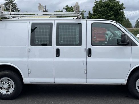 Used 2015 Chevrolet Express 2500 RWD image 4