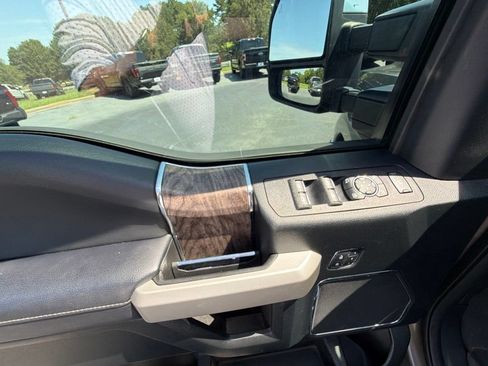 Used 2018 Ford F250 Lariat w/ Lariat Ultimate Package AWD/4WD image 8