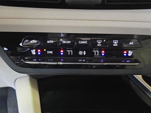 Used 2023 Buick Envision Avenir image 20