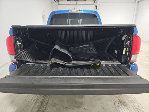 Used 2018 Toyota Tacoma TRD Sport w/ Technology Package image 18