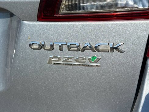 Used 2015 Subaru Outback 2.5i Premium AWD/4WD image 6
