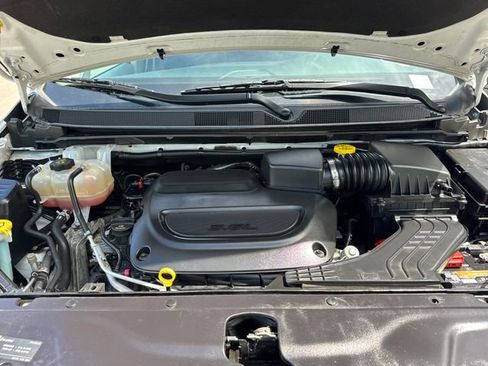 Used 2023 Chrysler Pacifica Touring-L FWD image 25