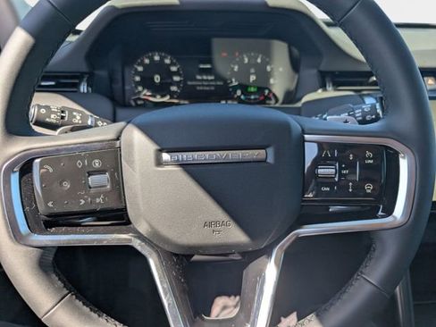 New 2025 Land Rover Discovery Sport S image 7