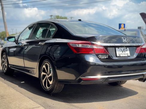 Used 2017 Honda Accord EX image 4